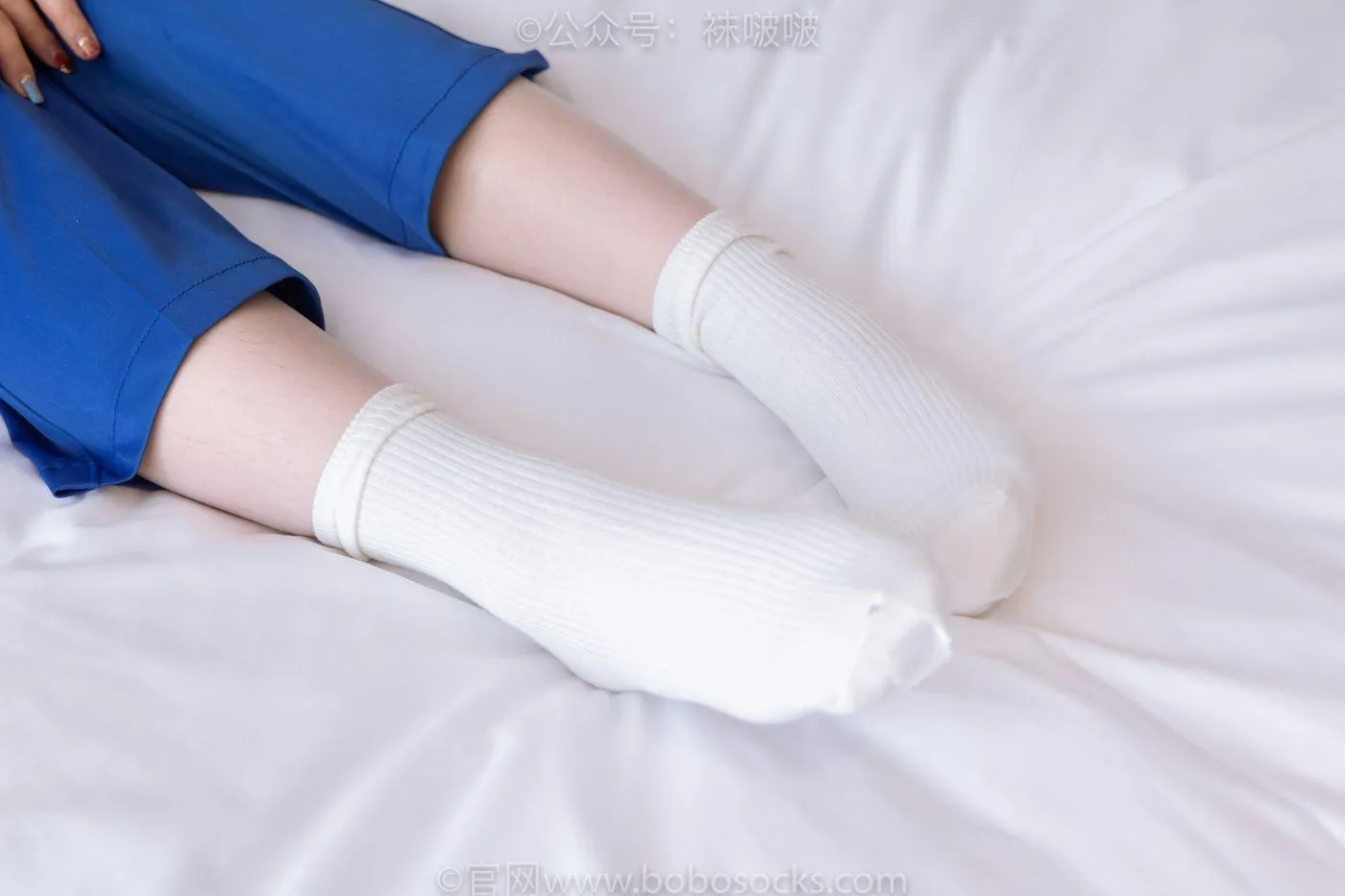 [BoBoSocks袜啵啵]NO.042 砂糖-校服、板鞋、白棉袜、油亮白丝 [139P]插图8